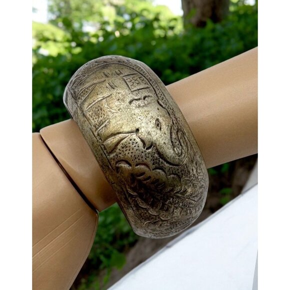Vintage Brass Elephant Wide Bangle Bracelet Boho Ethnic Floral Style Artisan - Picture 1 of 8